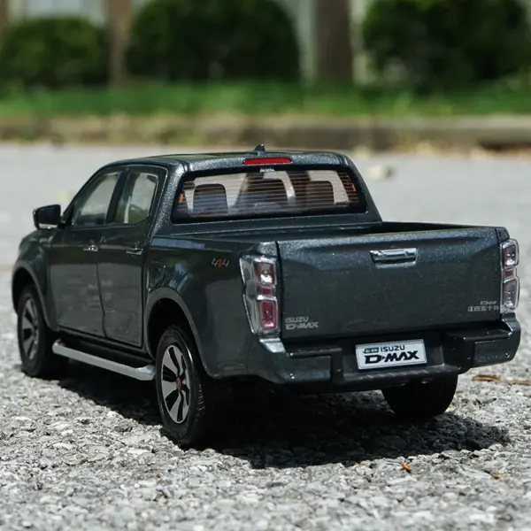 Isuzu D-Max 2021 1:18 Diecast Model Pickup - Image 3