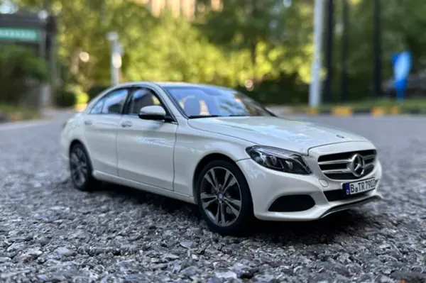 Diecast 1:18 Benz C200 C-Klasse Model Car - Image 3