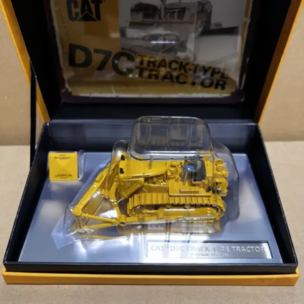 CAT D7C 1:50 Alloy Crawler Bulldozer Model