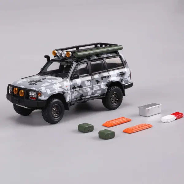 1:64 Toyota Land Cruiser LC80 Diecast Model Car - Image 9