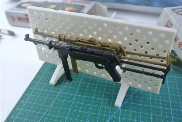 1/6 Mini MP40 WWII Submachine Gun Model - Image 5