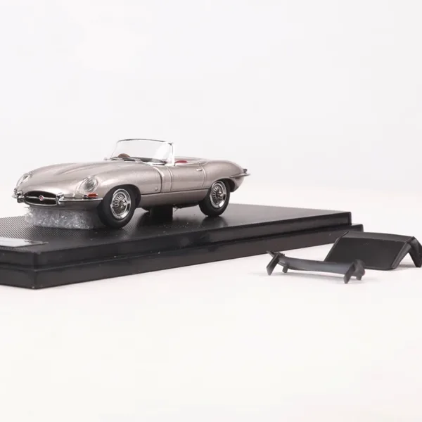 1961 Jaguar E-TYPE 1:64 Diecast Model Car - Image 13