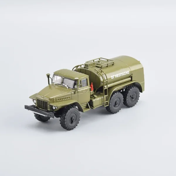 TZ-5-375 Tank Truck Diecast Scale Model - Image 2