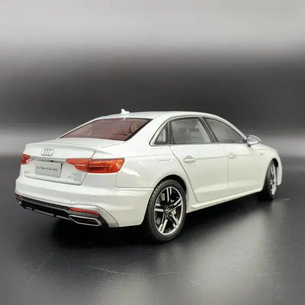 1:32 Audi A4 Diecast Metal Model Car