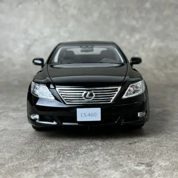 1:18 Scale Diecast Lexus LS460 Model Car - Image 2