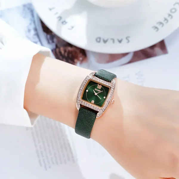 Women’s Quartz Fashion Watch with Green Dial - Image 4