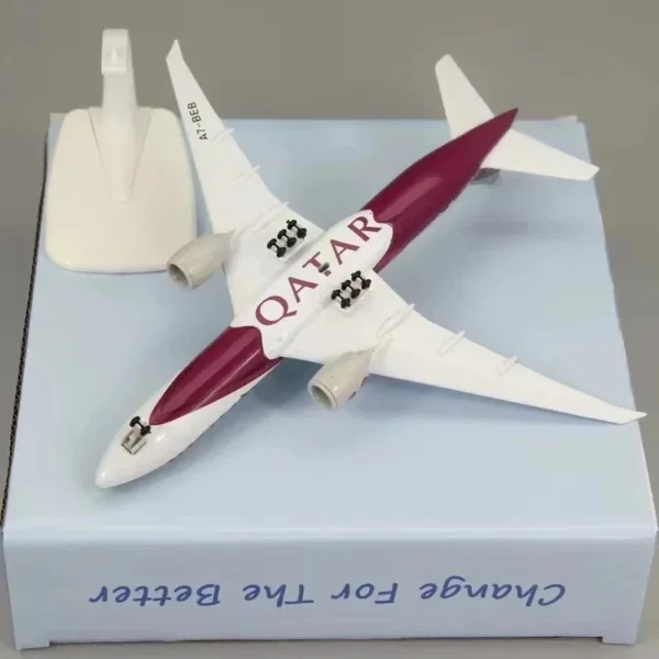 Qatar Airways Boeing 777 Diecast Model 20cm - Image 6