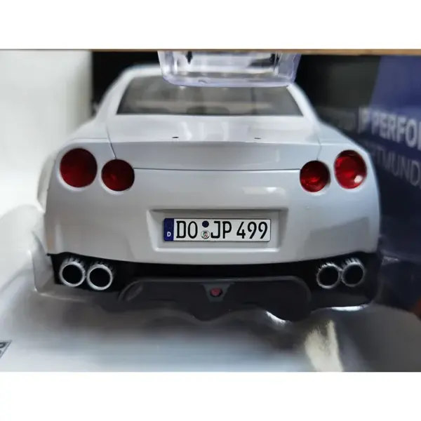 1:18 NISSAN GTR Diecast Model Car Collectible - Image 5