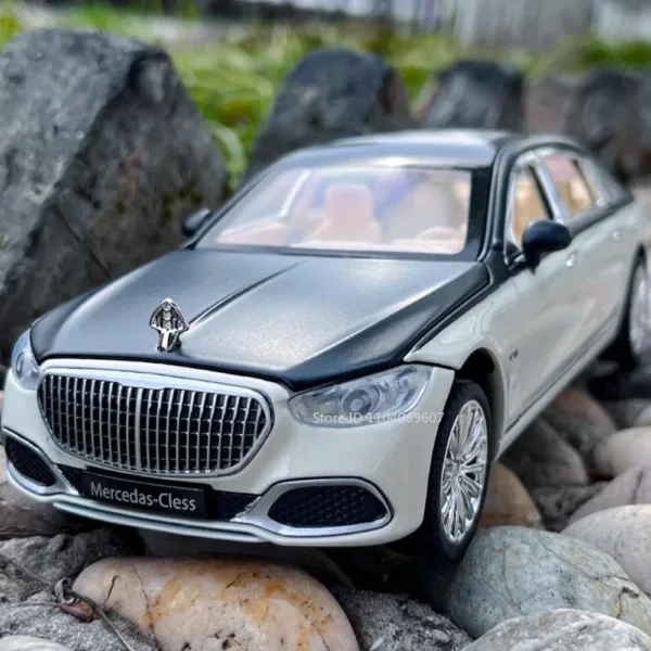 1/24 Maybach S680 Diecast Car Model Toy - Image 6