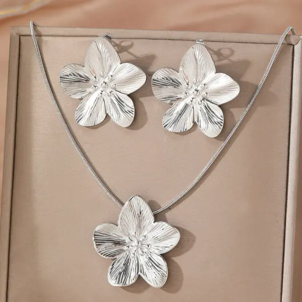 Stainless Steel Vintage Flower Jewelry Set - Image 3