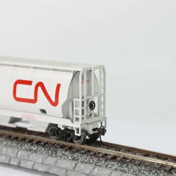 HO Scale 4-Bay Grain Hopper Model C8744P - Image 4