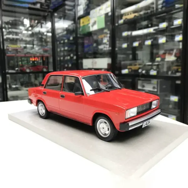 1/18 Scale LADA 2105 Diecast Model Car