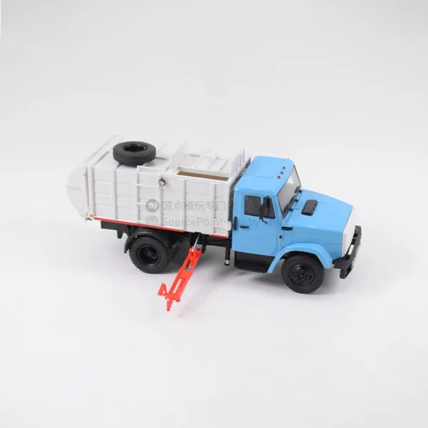 1:43 Scale ZIL-4333 Garbage Truck Model - Image 5