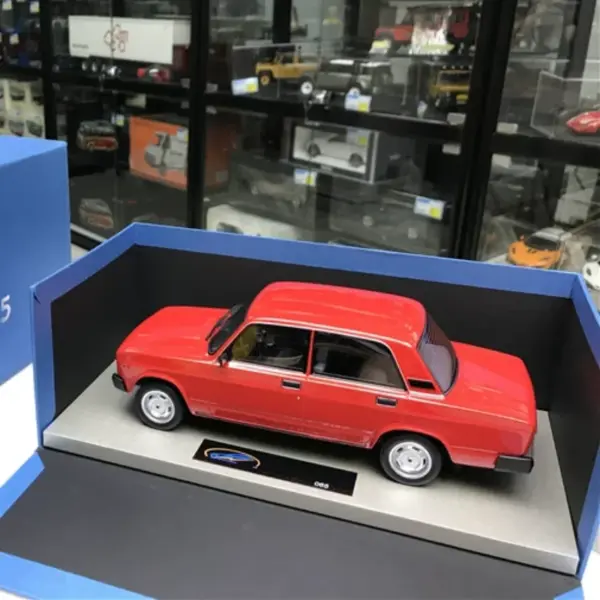 1/18 Scale LADA 2105 Diecast Model Car - Image 5