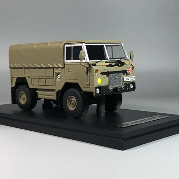 1:43 Scale Land Rover 101 Model Toy