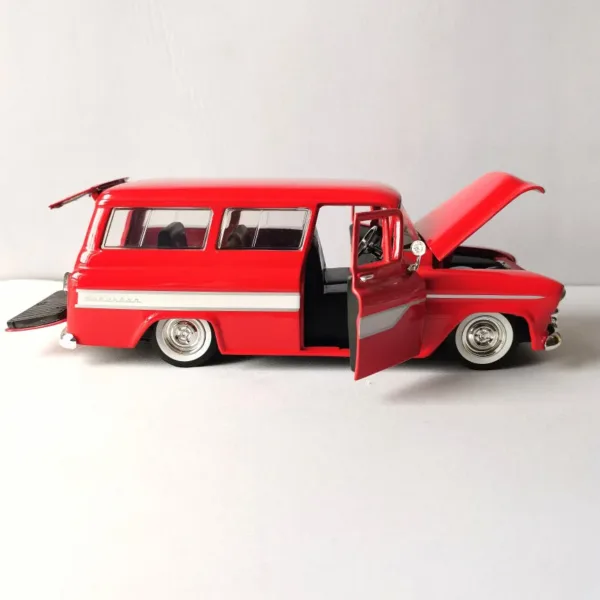 1957 Suburban 1/24 Scale Diecast Model Car - Image 5