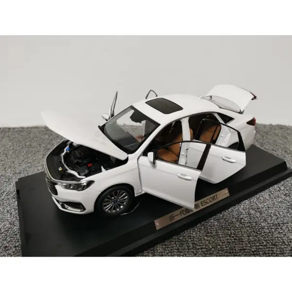 1:18 Scale Ford Escort 2022 Diecast Model - Image 4