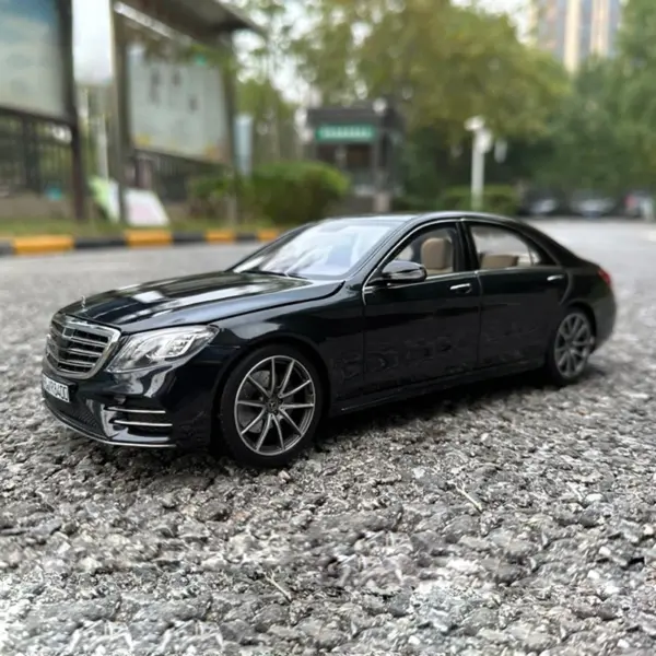 1:18 Scale Diecast Mercedes-Benz S450 W222 Model