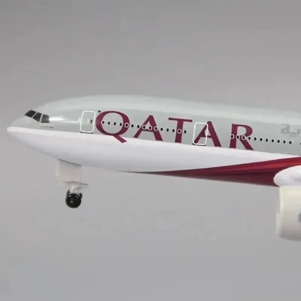 Qatar Airways Boeing 777 Diecast Model 20cm - Image 4