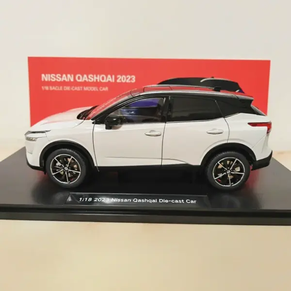 1:18 Scale Nissan Qashqai Diecast Model Car - Image 2