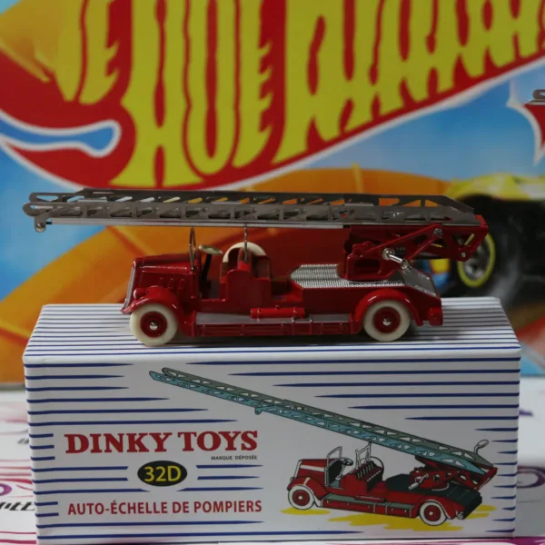 Vintage 1/43 Scale Dinky Toys Oil Tank Truck - Image 5