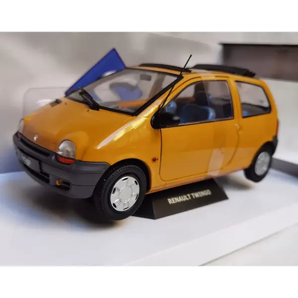 1:18 Scale Renault Twingo Diecast Model Car