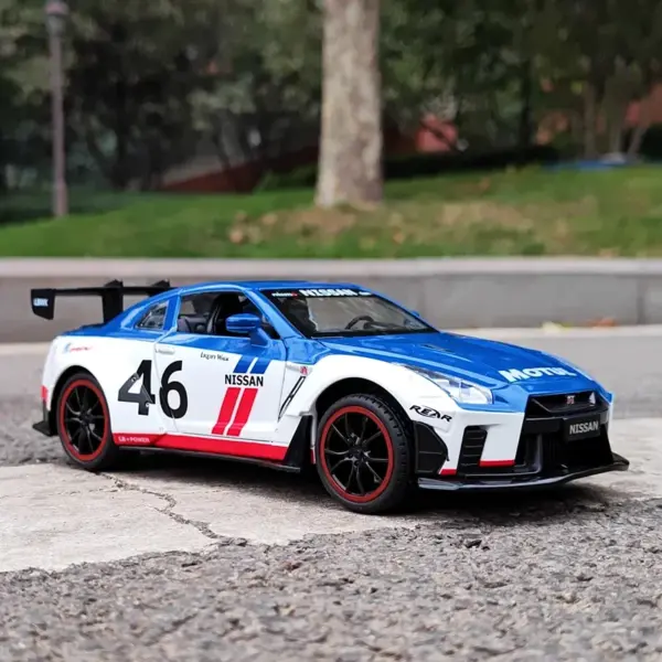 Diecast 1:22 Nissan GT-R Metal Model Car - Image 2