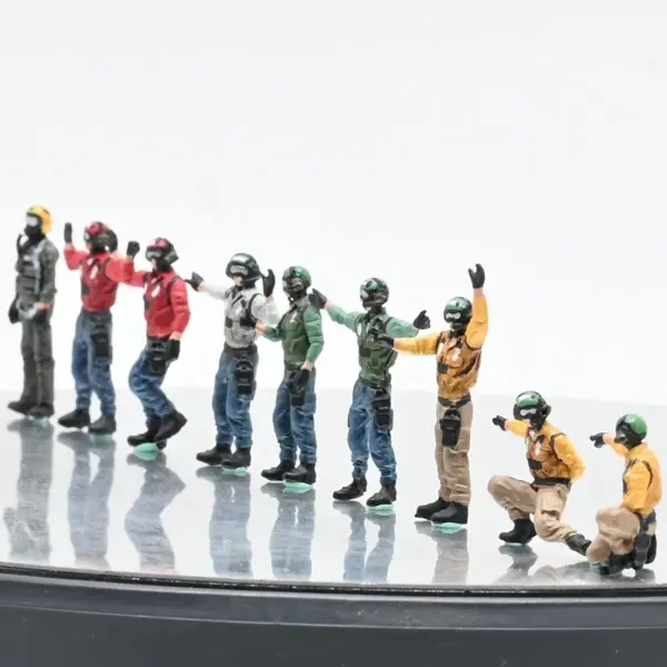 1:72 Scale Aircraft Carrier Ground Crew Set - Image 3