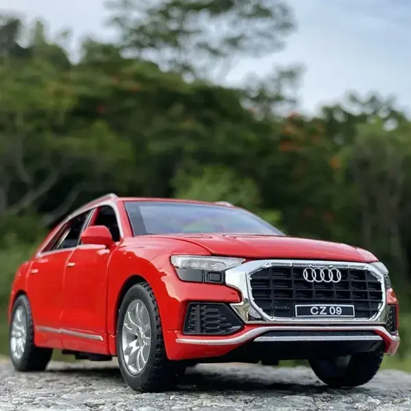 1:32 Audi Q8 Diecast Metal Car Model - Image 2