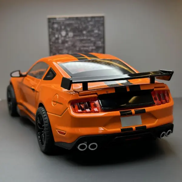 1:18 Ford Mustang GT500 Diecast Model Vehicle - Image 3