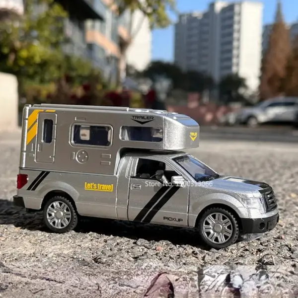 1/32 Scale Alloy Pickup RV Model Car - Image 5