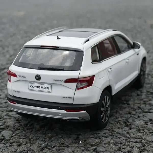 1:18 Scale Metal Skoda Karoq Diecast Model - Image 4