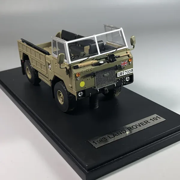 1:43 Scale Land Rover 101 Model Toy - Image 2