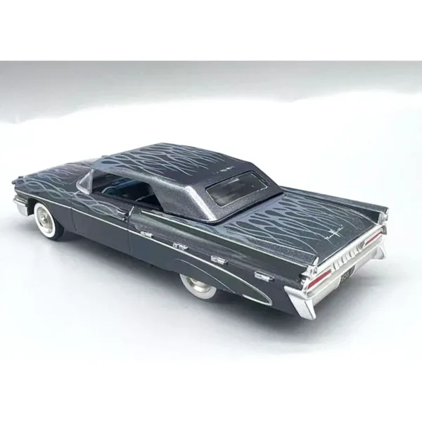 1:43 Scale Diecast Pontiac Bonneville Model - Image 3