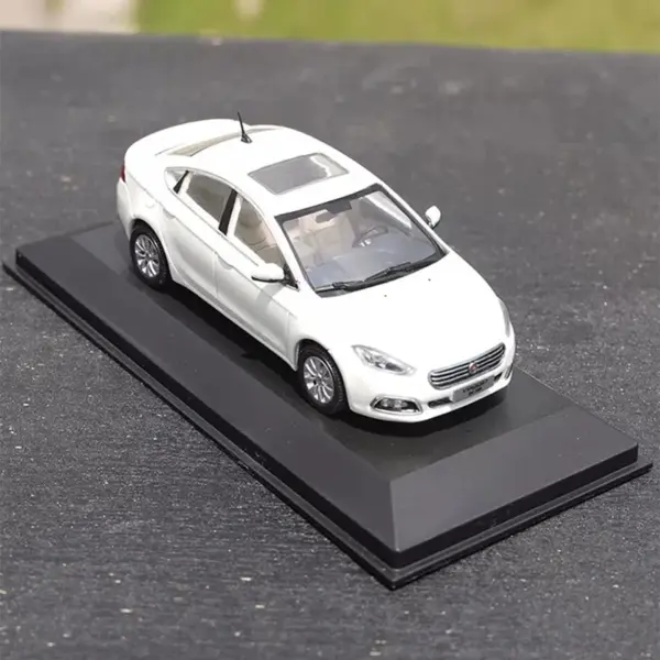 FIAT Viaggio 1:43 Diecast Alloy Car Model - Image 4