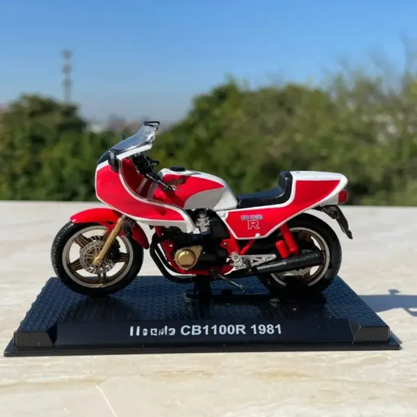 1:24 Diecast Honda CB1100R Motorcycle Model - Image 4