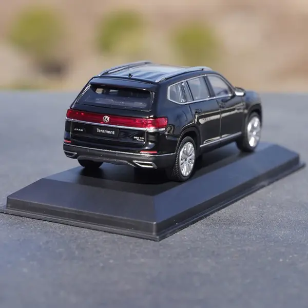 1:43 Teramont Diecast Alloy SUV Model - Image 3