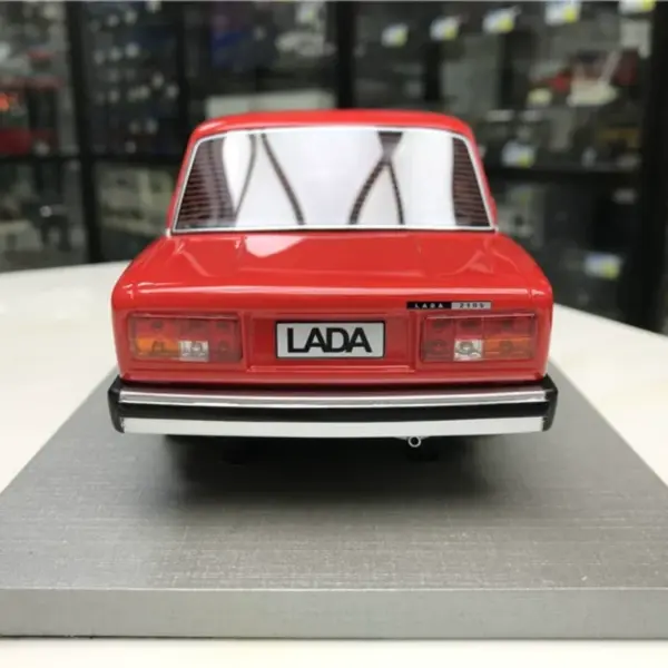 1/18 Scale LADA 2105 Diecast Model Car - Image 4