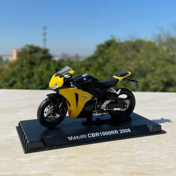 1/24 Scale Diecast Honda CBR1000RR Model - Image 3