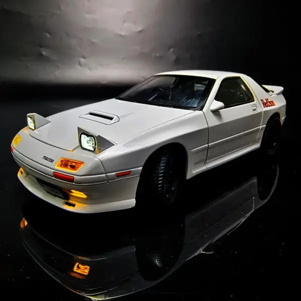 1:24 Mazda RX7 Alloy Diecast Car Model - Image 3