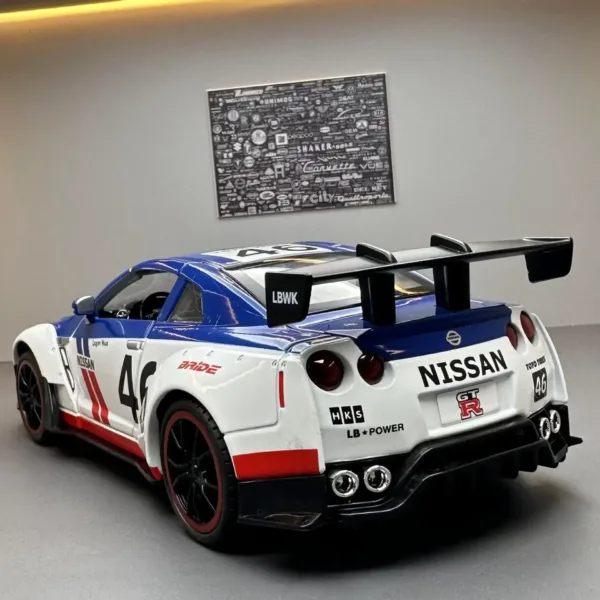 1:22 Nissan GT-R Diecast Metal Model Car - Image 2