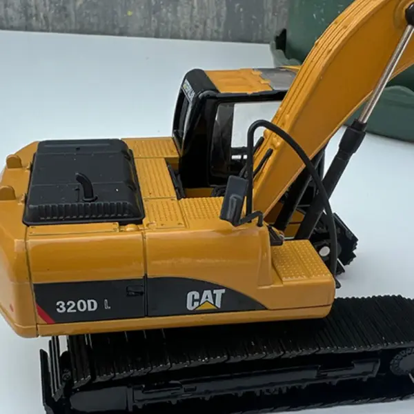 1/50 Scale CAT 320D L Excavator Model - Image 3