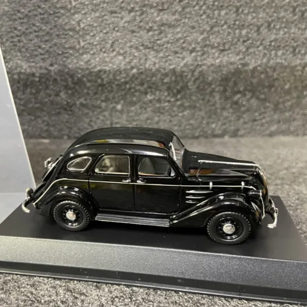 1/43 Scale 1936 Toyota AA Sedan Diecast Model - Image 2