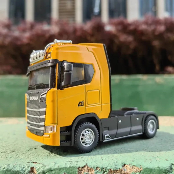 1/50 Diecast Truck Head Model with Sound & Light - Image 11