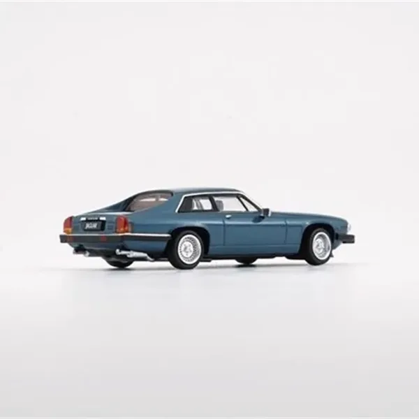 1:64 Scale Jaguar XJS 1984 Diecast Model - Image 3