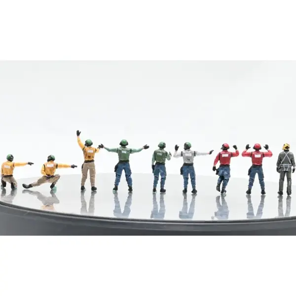 1:72 Scale Aircraft Carrier Ground Crew Set - Image 2