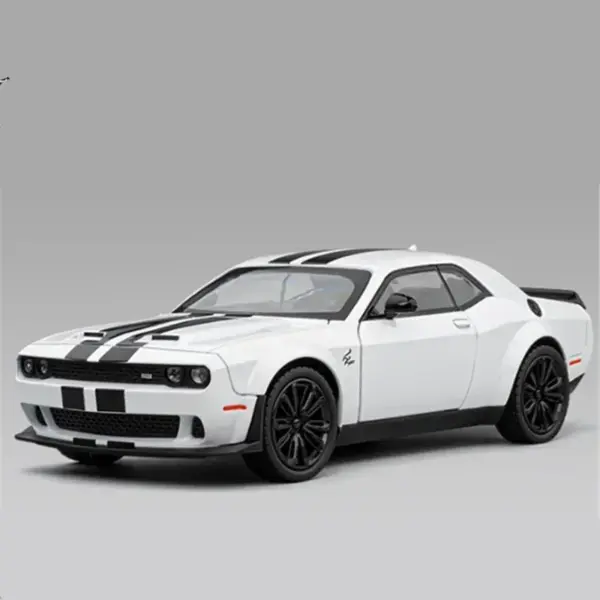 1:24 Alloy Dodge Challenger SRT Hellcat Model - Image 10