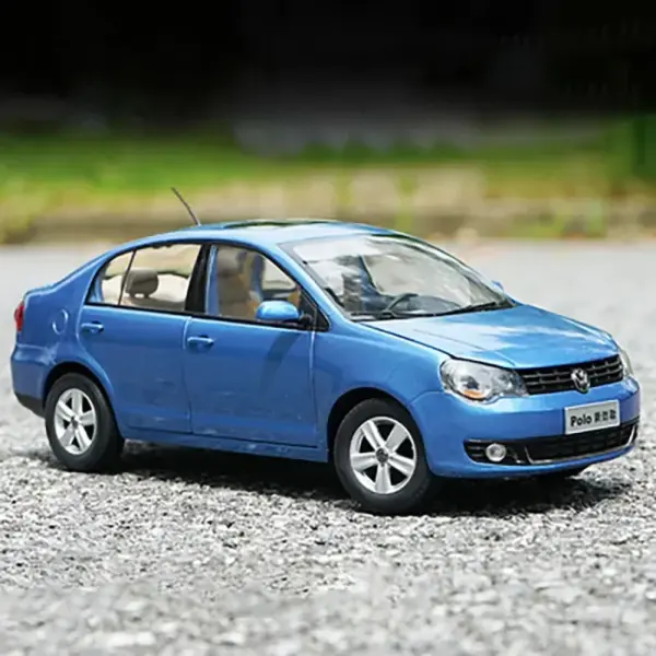 1:18 Scale Metal Diecast Car Model 24CM - Image 7