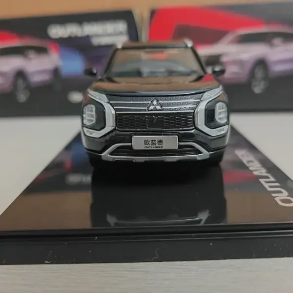 2023 OUTLANDER SUV Diecast Model 1:43 Scale - Image 2