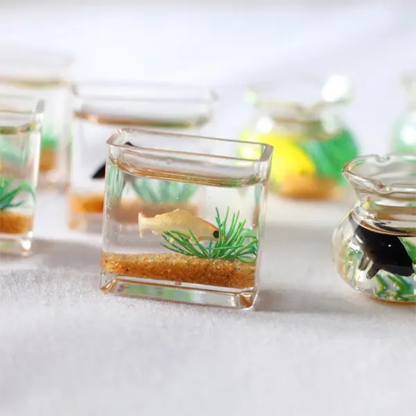 Miniature Glass Fish Tank for Dollhouse - Image 4